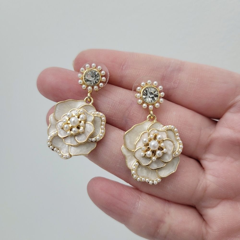 Brand New White Rose With Pearl Earrings